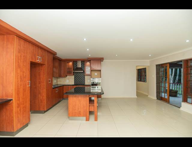 2 BEDROOM TOWNHOUSE FOR SALE IN GLENROY PARK